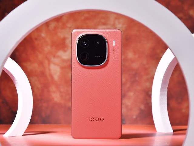 iqoo手机那个玩游戏好_iq003手机玩游戏怎么样_iqoo玩游戏真的好吗