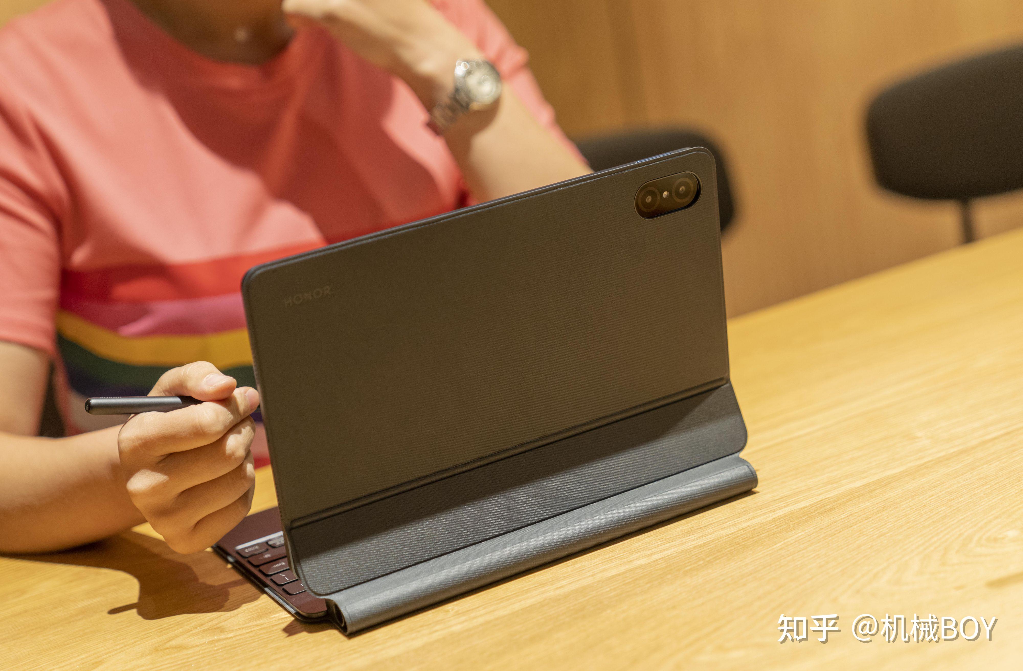 平板手机打游戏哪款好_想买个平板打游戏求大佬推荐_打游戏比较实惠的平板手机