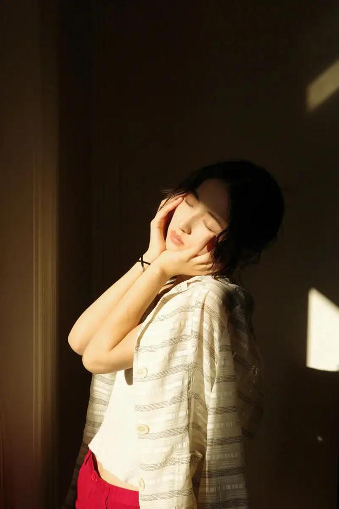 电眼美女手机版游戏_手机戳美女屁屁游戏_触动美女手机游戏