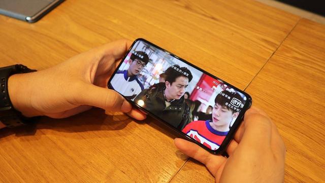 不用手机看电影的游戏_游戏手机看电影怎么样_手机玩电影游戏
