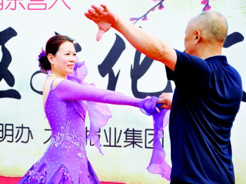 就能软件手机做游戏用什么_不用手机就能做游戏的软件_用手机做游戏的软件