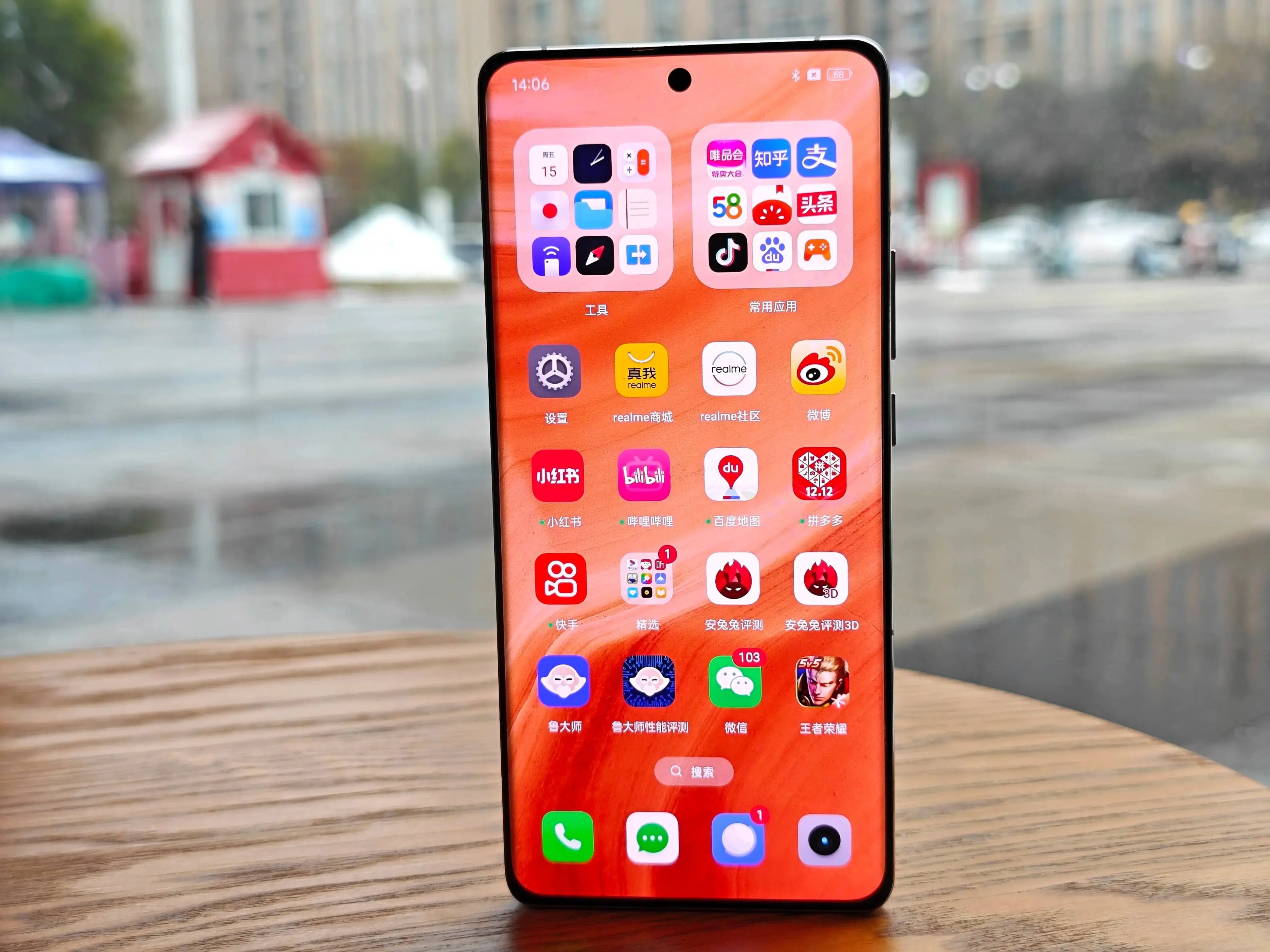 全屏玩手机游戏是什么样的_不是全屏手机怎么玩游戏_全面屏手机玩游戏