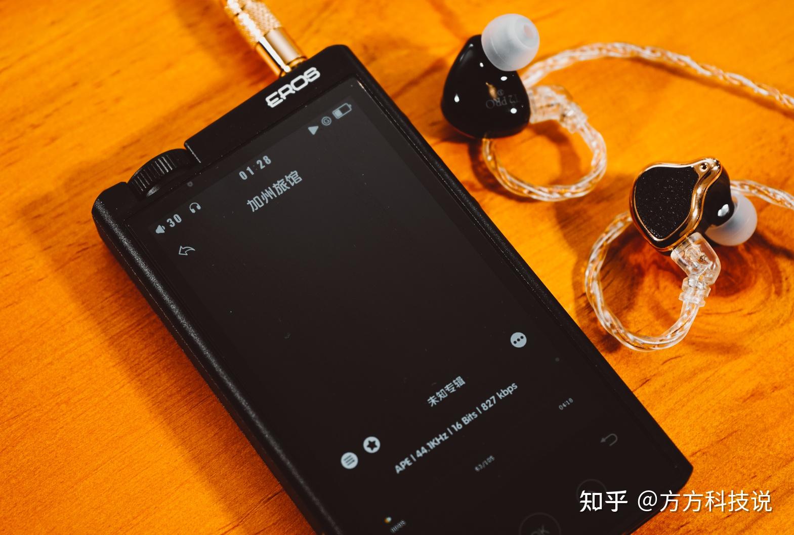 耳机加手机游戏声音_手机玩游戏插耳机搁手_1加手机游戏耳机