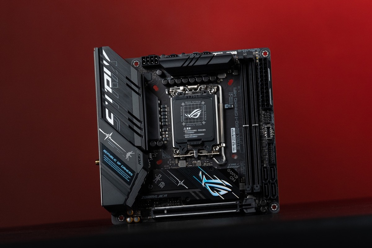 主机游戏用手机玩的软件_单主板游戏手机_主板游戏