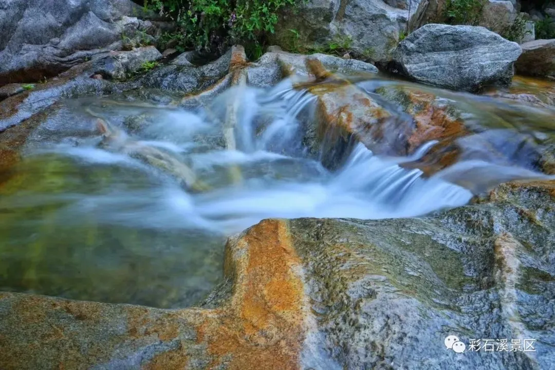 绿宝石水花是什么意思_绿宝石水花_水绿色宝石
