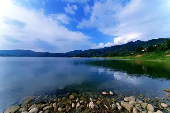 绿宝石水花_水绿色宝石_绿宝石水花是什么意思