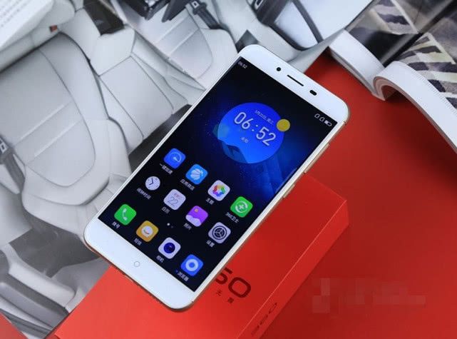 苹果手机玩游戏很耗电怎么办_50元的苹果6手机玩游戏_iphone手机玩游戏