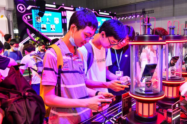 双人打僵尸的游戏_僵尸版双人打手机游戏视频_打僵尸的双人游戏手机版