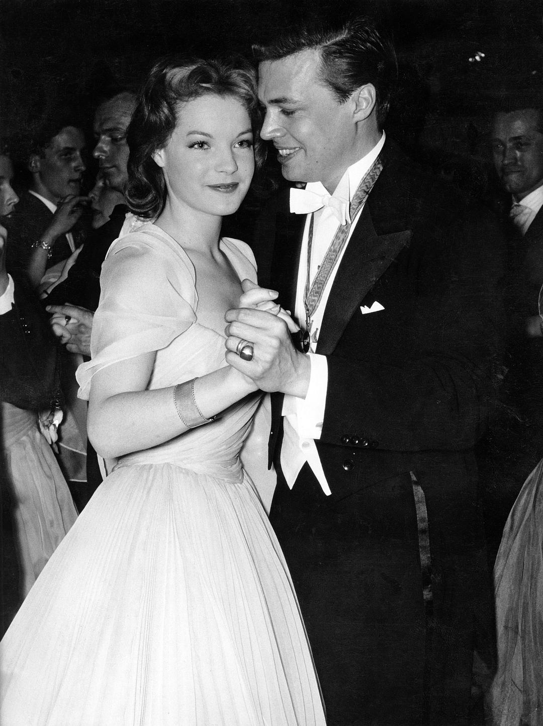 电影茜茜公主第一部免费观看_电影茜茜公主弗兰茨的扮演者_茜茜公主电影