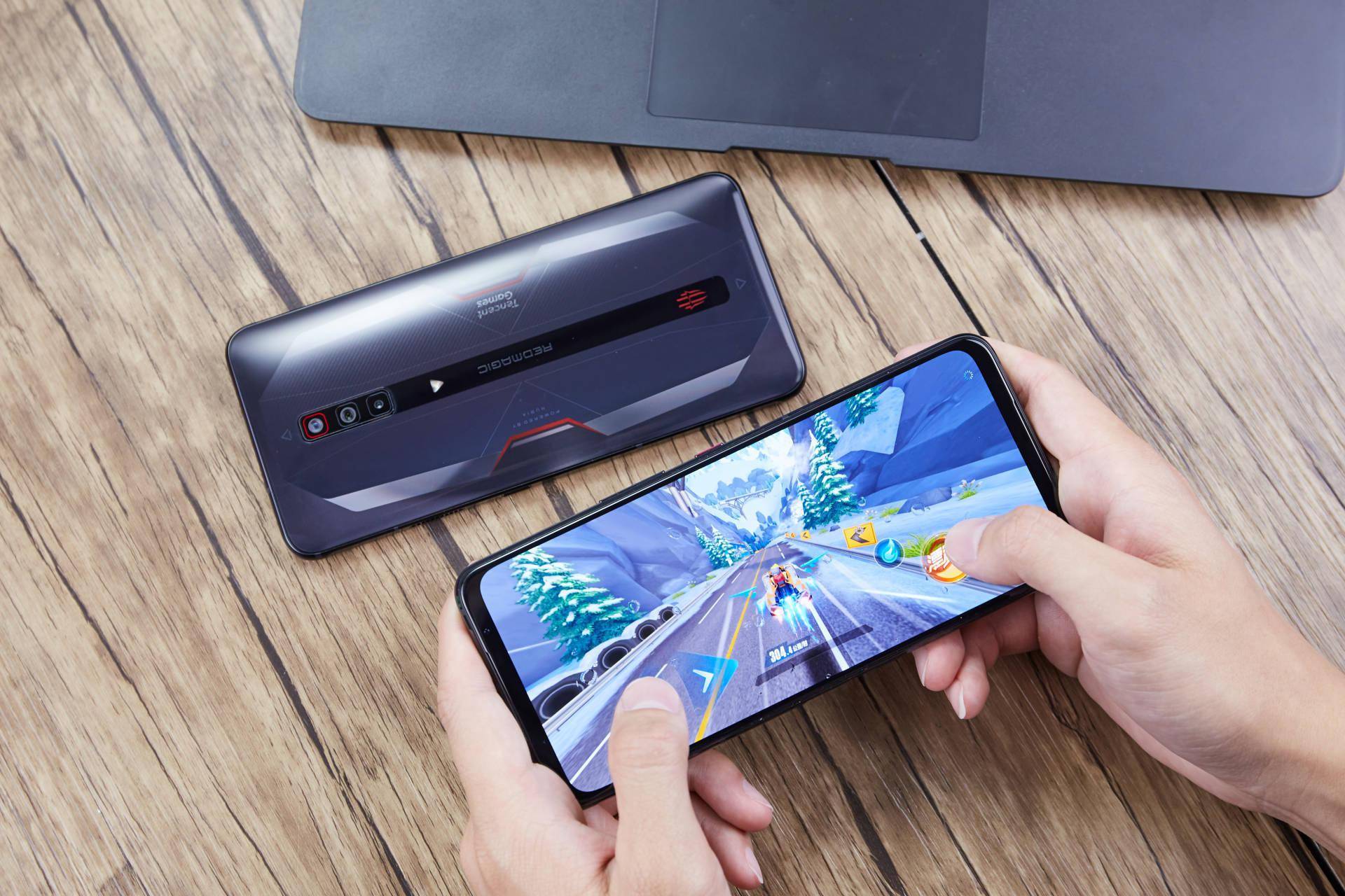 玩王者手机哪个好_打王者哪个游戏手机好_手机打王者荣耀伤手机吗