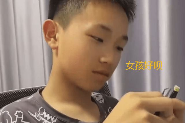 弟弟买打手机游戏怎么办_弟弟玩游戏充钱能退吗_弟弟买手机打游戏