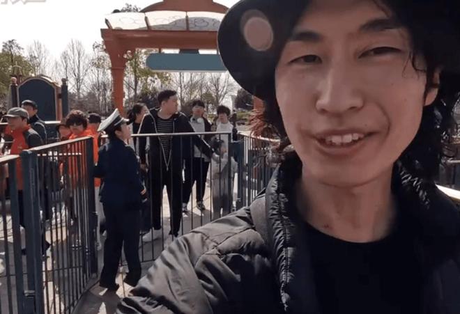 视频小伙玩手机游戏_18岁小伙玩手机游戏视频_小伙打游戏