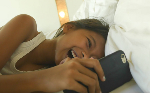 床玩手机游戏_手机玩psp游戏_手机怎么玩凤凰网大皇帝游戏