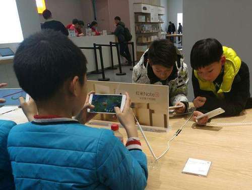 00后为什么要玩手机游戏_00后玩手机都玩什么_00后玩游戏多严重