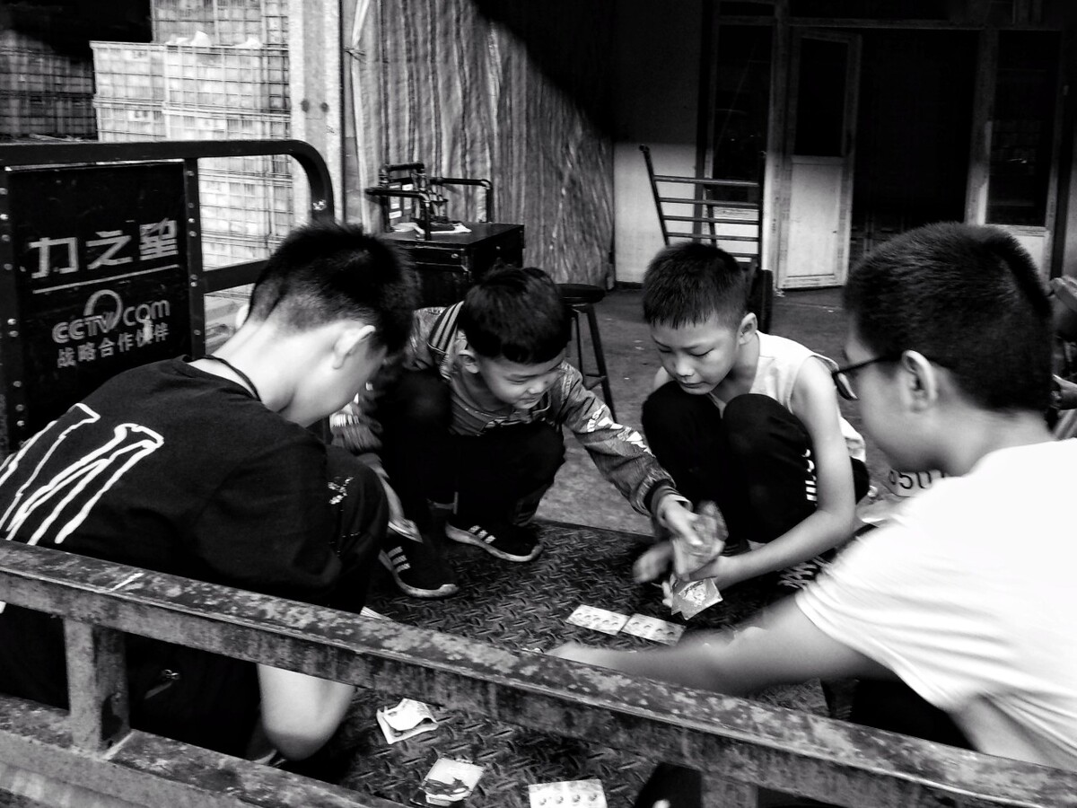 打纸牌手机游戏怎么玩_纸牌玩打手机游戏叫什么_纸牌玩打手机游戏怎么玩