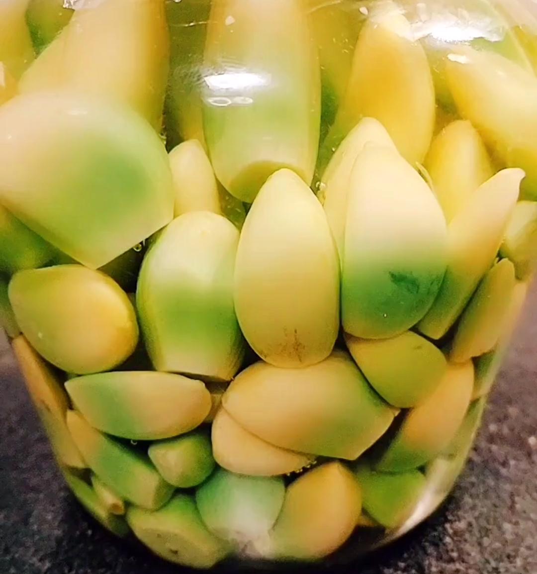 蒜脆腌制绿腊八才能吃不_怎么腌腊八蒜绿_腊八蒜怎么腌制才能又脆又绿