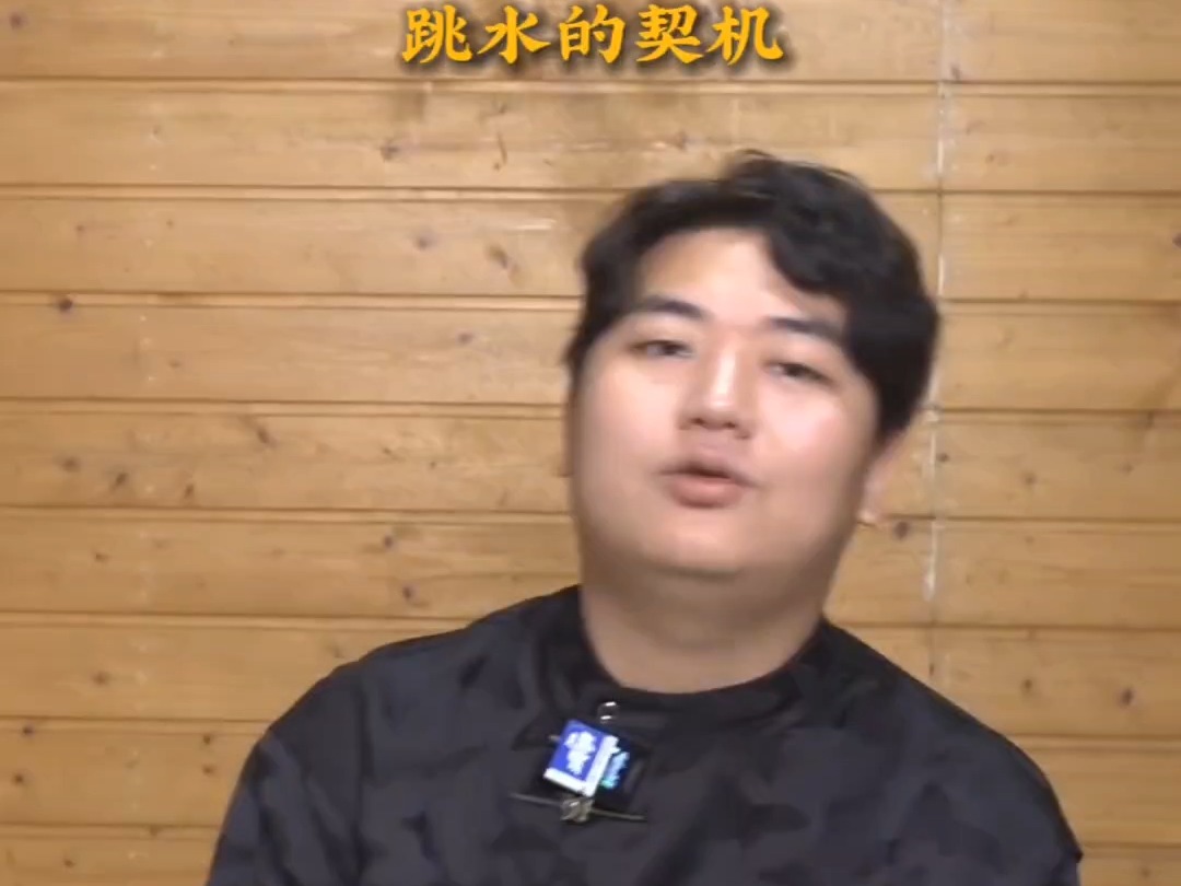 弟弟挨打挣钱_我打弟弟犯法吗_弟弟下跪打手机游戏违法吗