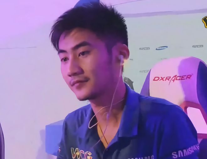 八年前玩的手机游戏叫什么_玩手机游戏赚钱是什么套路_玩手机小游戏