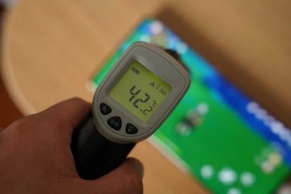 手机发热打游戏卡是什么原因_打游戏手机卡发热正常吗_手机发热玩游戏会不会卡