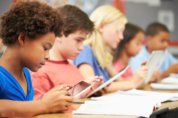 孩子戒掉游戏_宝宝怎样戒掉手机玩游戏_宝宝戒掉玩手机游戏的好处