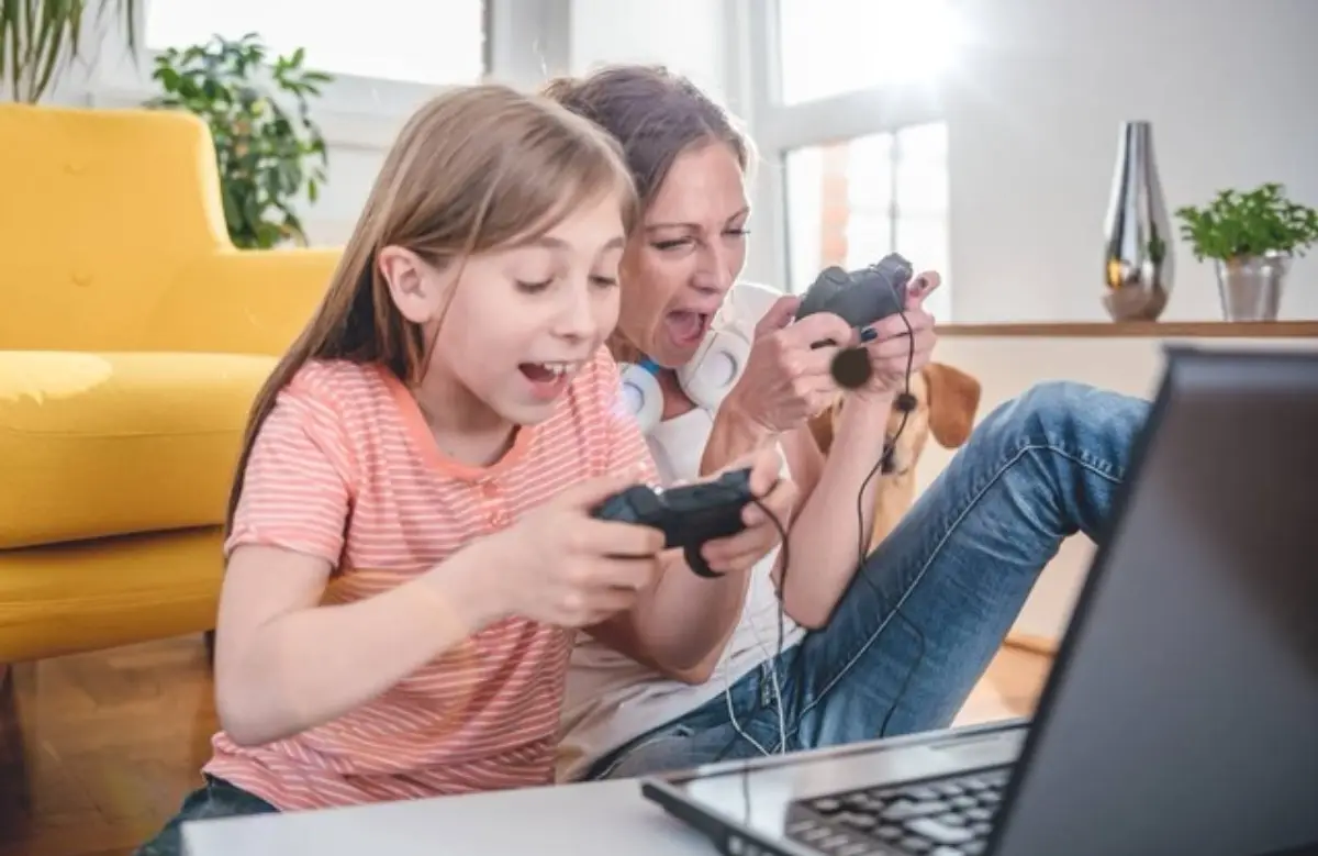 父母沉迷手机打游戏_沉迷父母打手机游戏犯法吗_沉迷父母打手机游戏正常吗