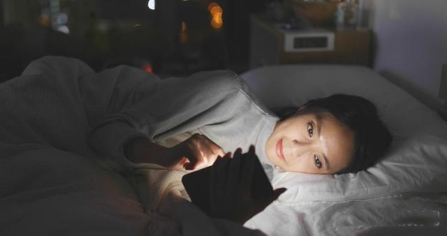 玩大学生手机游戏的危害_大学生同时玩游戏和玩手机_玩大学生手机游戏违法吗