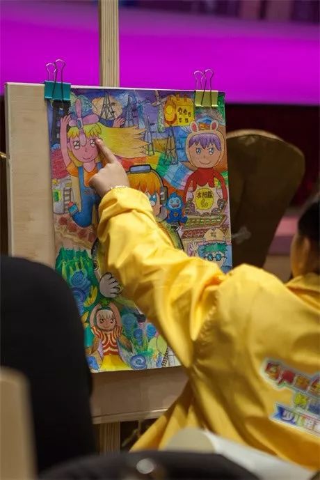 小世界现象_现象世界包括哪些世界_现象的世界