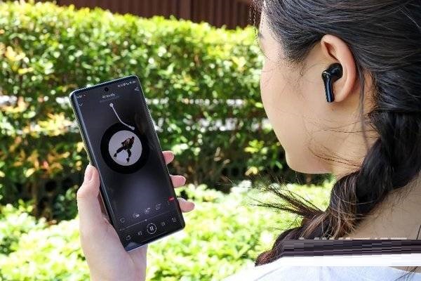 耳机一边声音大一边声音小_耳机音量大小_耳机的声音大小