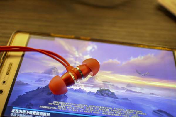 打游戏能把手机声音调小吗_手机游戏声音太小_打游戏改变声音的软件