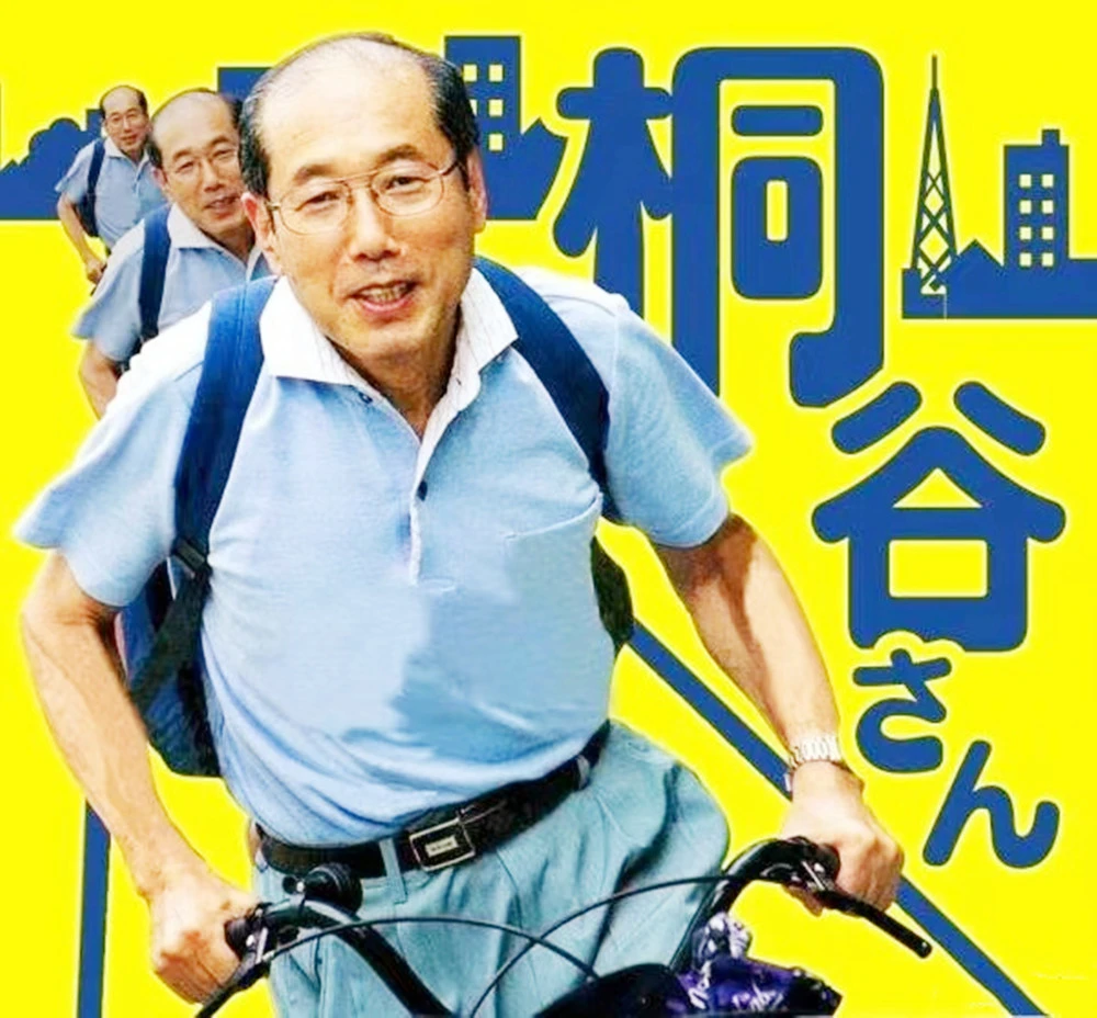 大爷十几部手机玩游戏视频_大爷玩手机照片_大爷打游戏