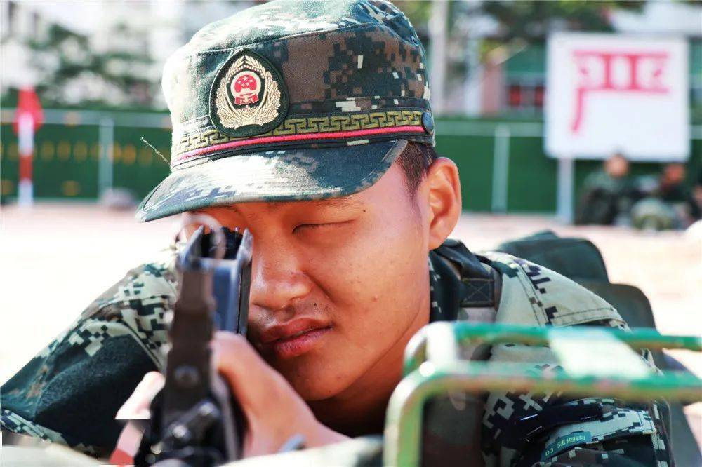 步枪打靶模拟器游戏手机版_步枪打靶手机游戏_打靶步枪手机游戏怎么玩