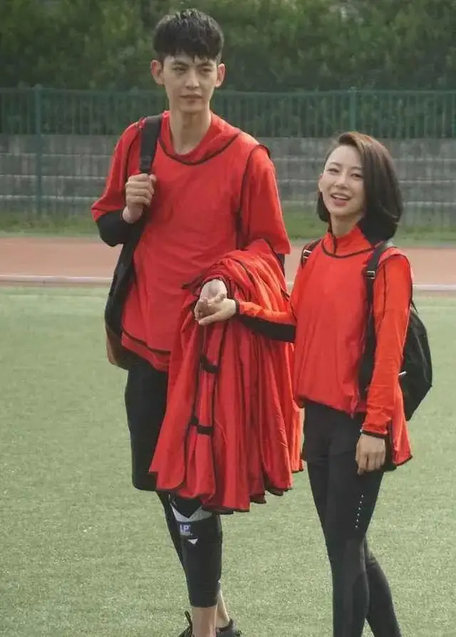 环脚裸纹身招财_环脚球_脚环