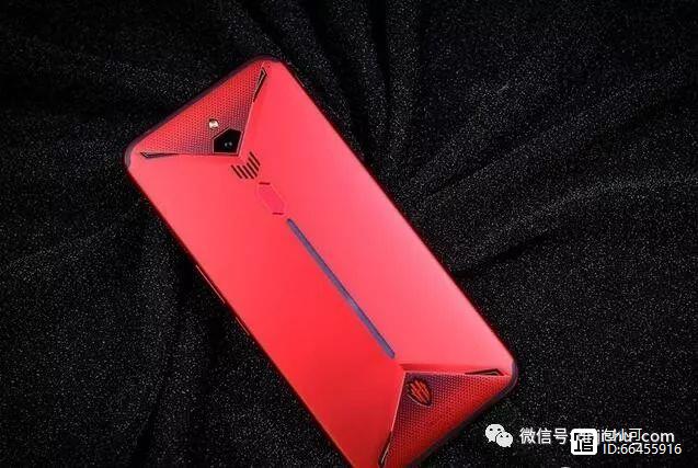鸡玩手机图片_手机喂鸡游戏_把手机变成游戏机玩吃鸡