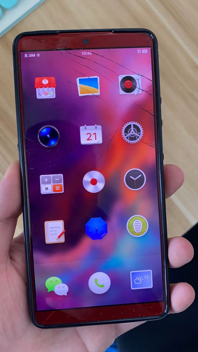 锤子手机玩游戏太卡怎么办_锤子手机玩吃鸡怎么样_锤子手机会卡吗