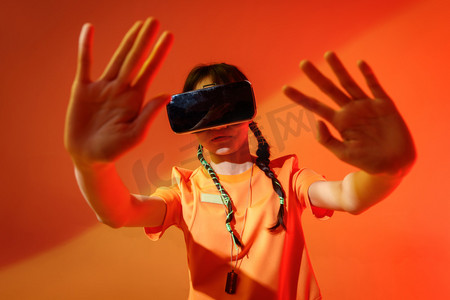 vr眼镜玩的手机游戏_戴眼镜玩vr_打游戏vr眼镜