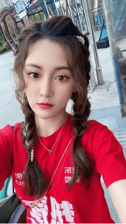 4人一起玩的手机游戏平台_手游玩的多的人_游戏玩家的手机