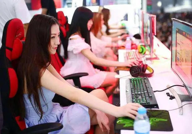 玩网吧电脑手机游戏怎么玩_不玩电脑玩手机的网吧游戏_玩网吧电脑手机游戏会卡吗