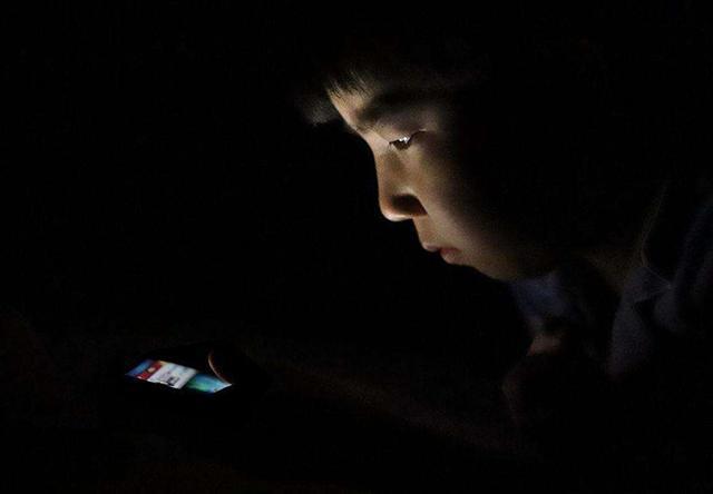 小孩子玩儿的手机游戏_儿童不能玩游戏砸手机_小孩玩游戏砸手机视频