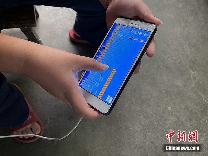 大人给小孩买手机的游戏_大人小孩买手机游戏能玩吗_大人小孩买手机游戏好吗