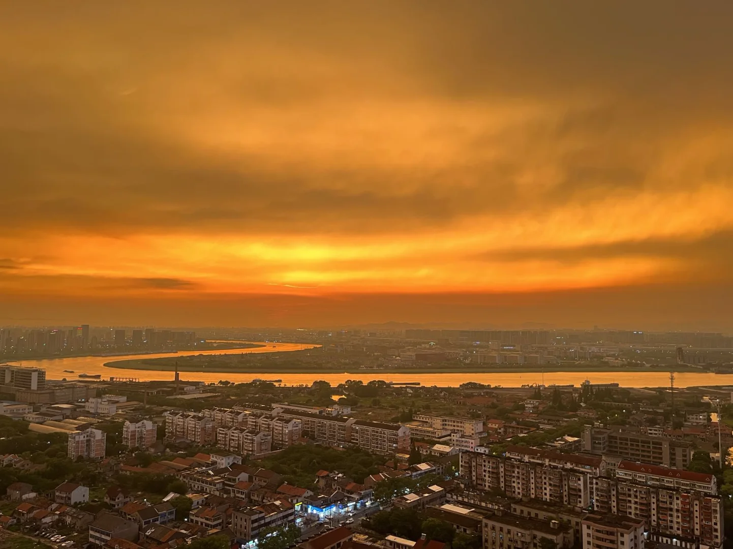 大屏手机玩游戏才爽吗_玩游戏超爽的手机_玩游戏的大屏手机