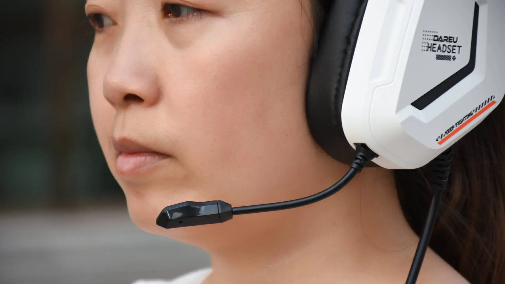 手机耳机打电脑游戏_电脑游戏耳机怎么接手机_耳机接电脑手机游戏会外放吗