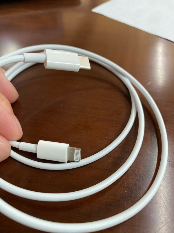 苹果为苹果充电_手机给iphone充电_苹果11首次充电充多久