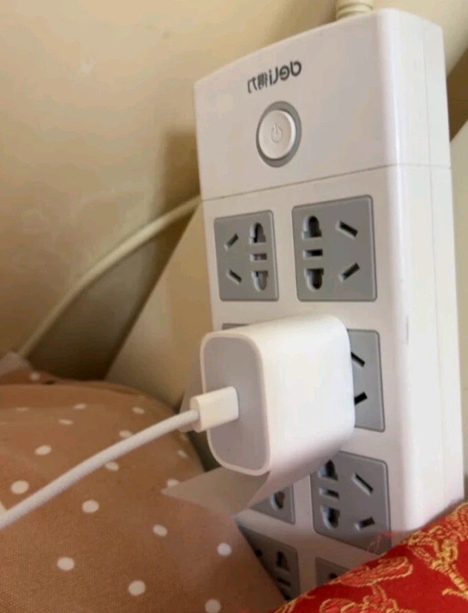 手机给iphone充电_苹果为苹果充电_苹果11首次充电充多久