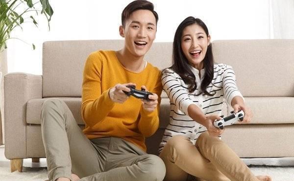 男朋友偷偷查手机_查男友手机游戏_男朋友查手机是在乎吗