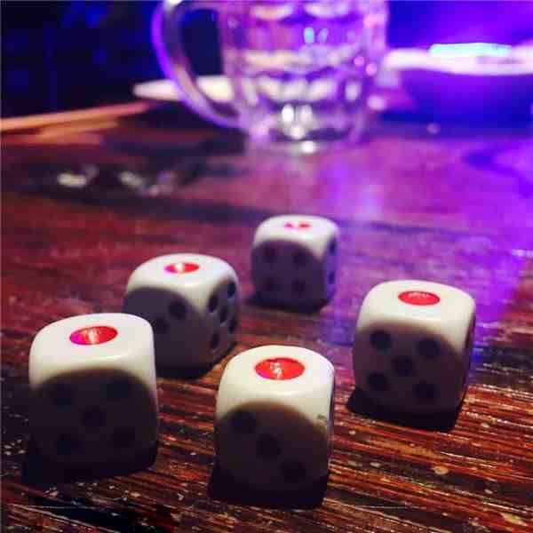 惩罚骰是什么_摇骰子好玩的惩罚_摇骰子1～6惩罚图微信