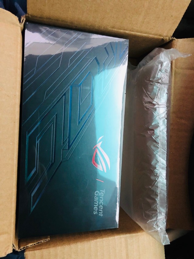二手rog 2游戏手机_二手手机游戏机推荐_二手手机游戏机推荐性价比高