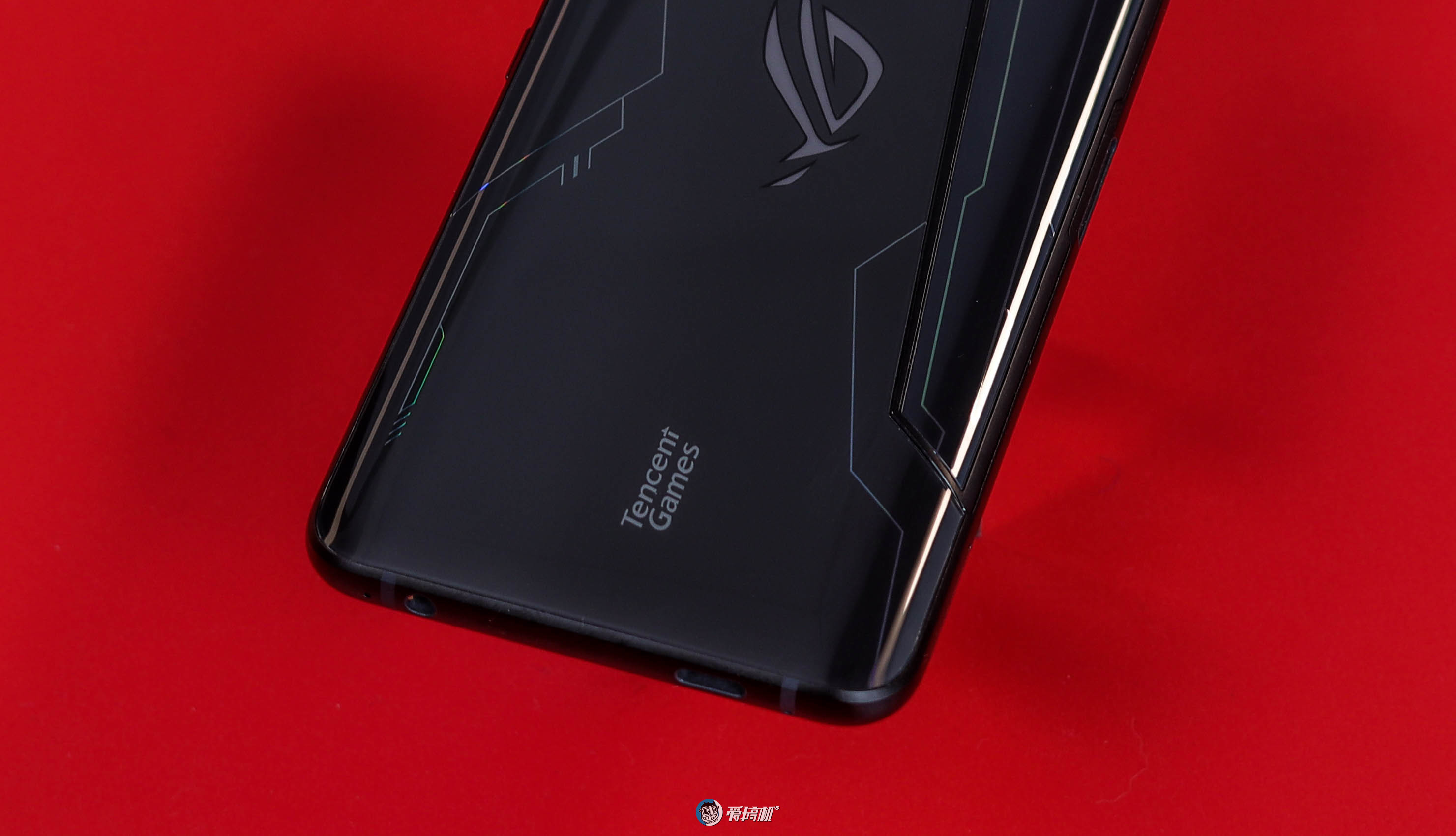 rog游戏手机侧面_侧面带游戏触摸按键的手机_游戏侧键手机