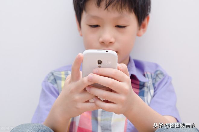 玩带手机游戏孩子不听话_玩带手机游戏孩子怎么教育_带孩子玩手机玩什么游戏