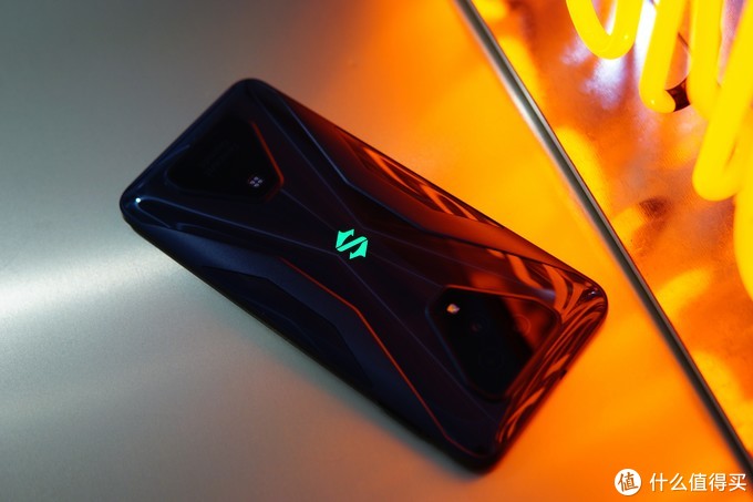 2000的黑鲨3游戏手机_黑鲨手机游戏体验怎么样_黑鲨2打游戏怎么样