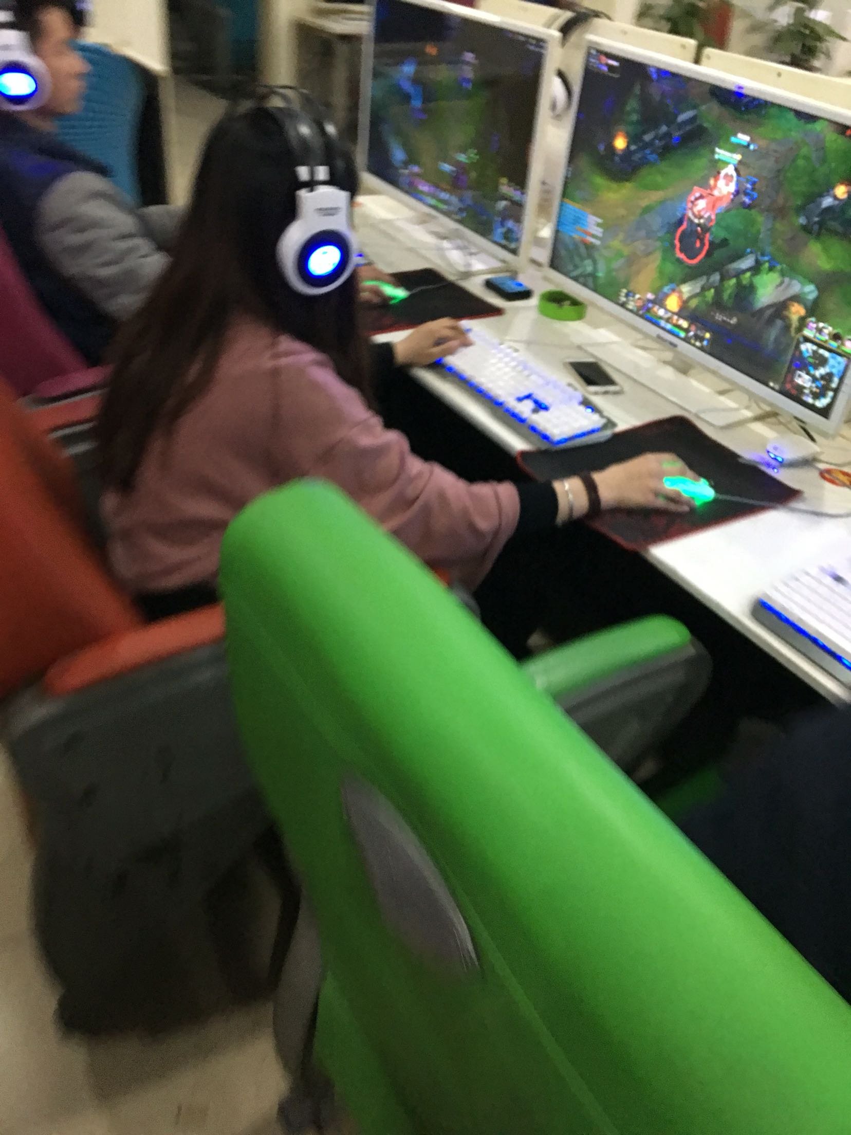 打手机游戏买什么手机_打游戏用的手机不贵吧_手机打游戏买什么好